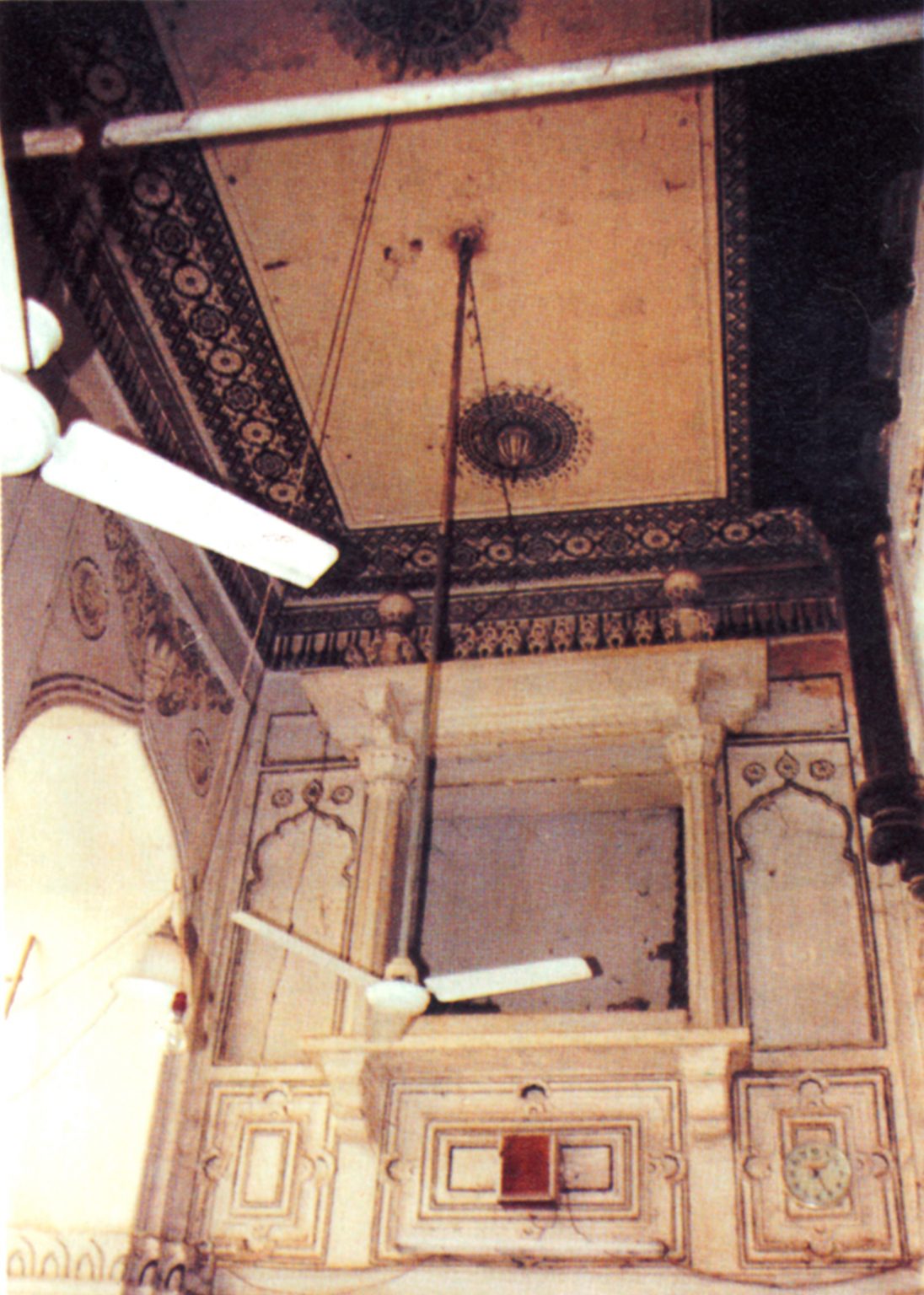 Interiors, Toli Masjid, 2005, (c) Abbas Tyabji.