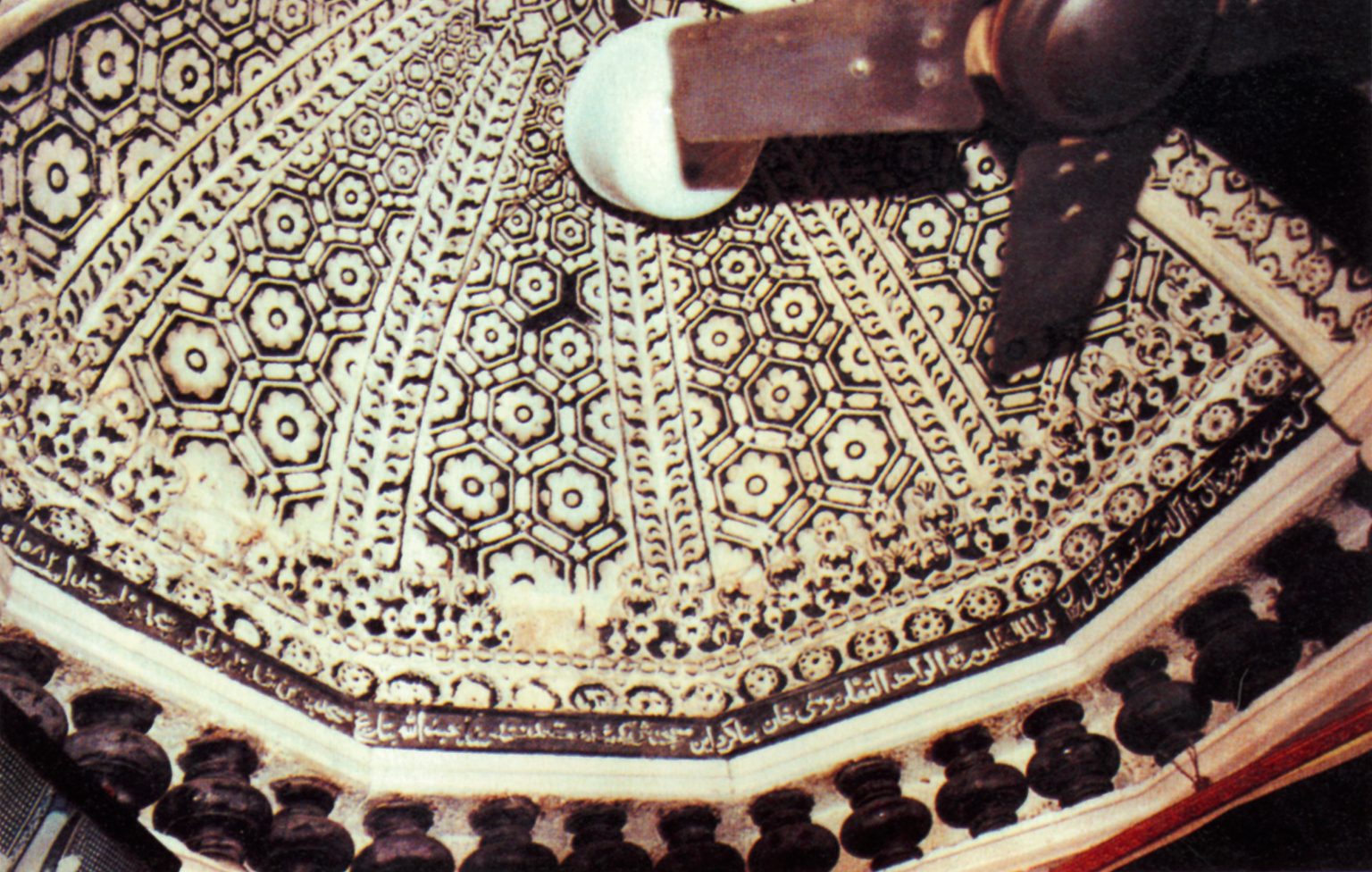 Mihrab detail, Toli Masjid, 2005, (c) Abbas Tyabji.