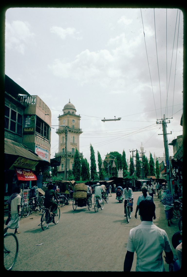 Road leading to Mahboob Chowk clock tower, 1986 (c) Arjun Mangaldas