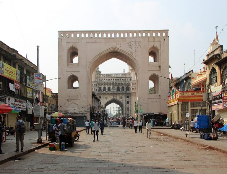 Char Kaman in front of Charminar, (c) Sailko, Wikimedia Commons