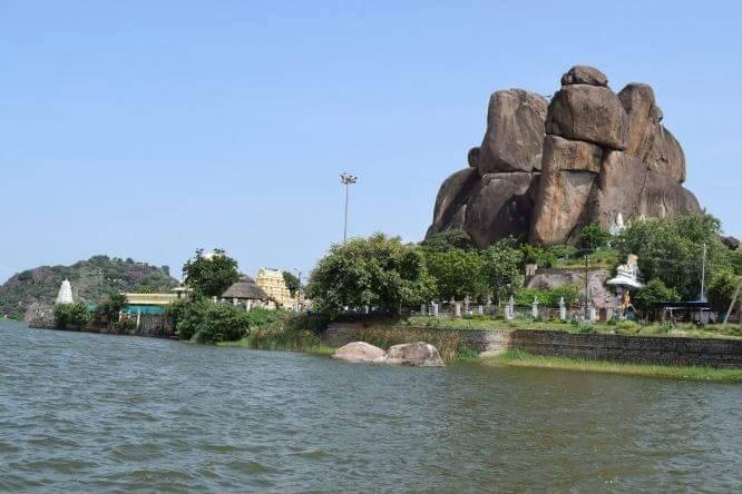 The Bhadrakali lake adjacent to the temple,Bhadrakali Temple,  Image credits : accessindiatourism