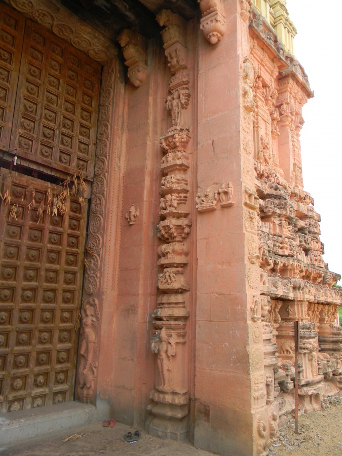 The gate of Madana Gopala Swamy Temple, Jatprole