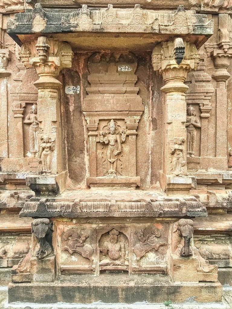 The sculptures of the Madana Gopala Swamy  temple, Jatprole