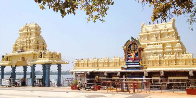 The temple entrance, Bhadrakali Temple, Warangal