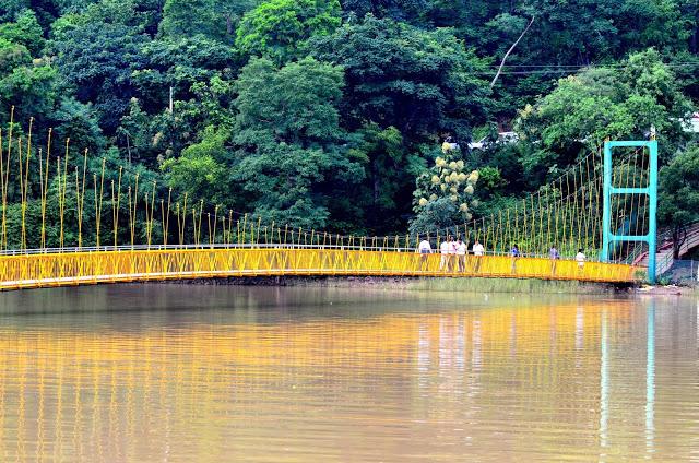 The suspension bridge, Laknavaram Lake © Wikimapia