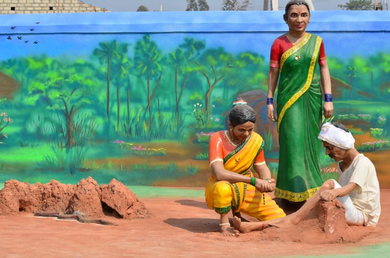 Sculptures depicting the legend of Sammaka-Saralamma at the museum, Medaram