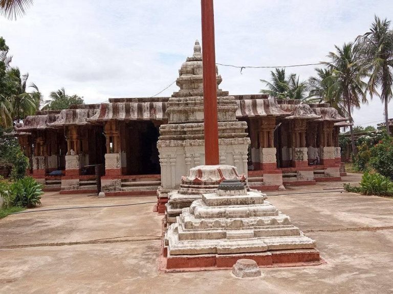 The dwajasthambam of Madhava Swamy temple, Kollapur