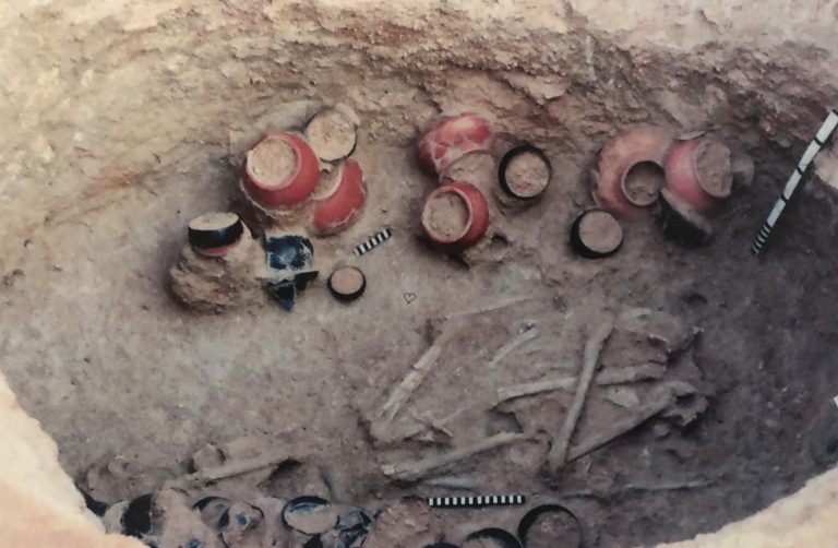 Pit showing grave contents, Upperu