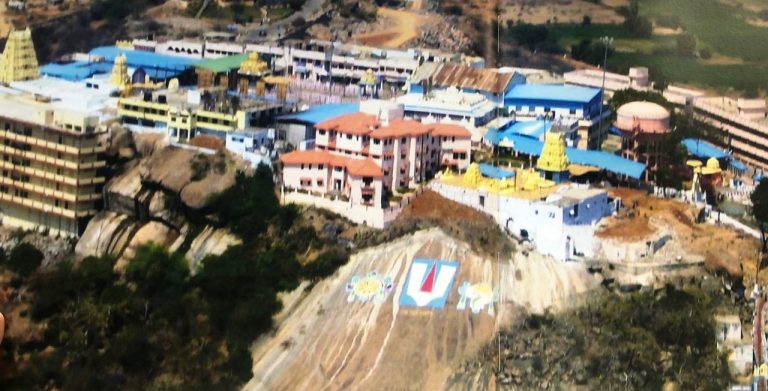 The temple prior to redevelopment,Yadadri