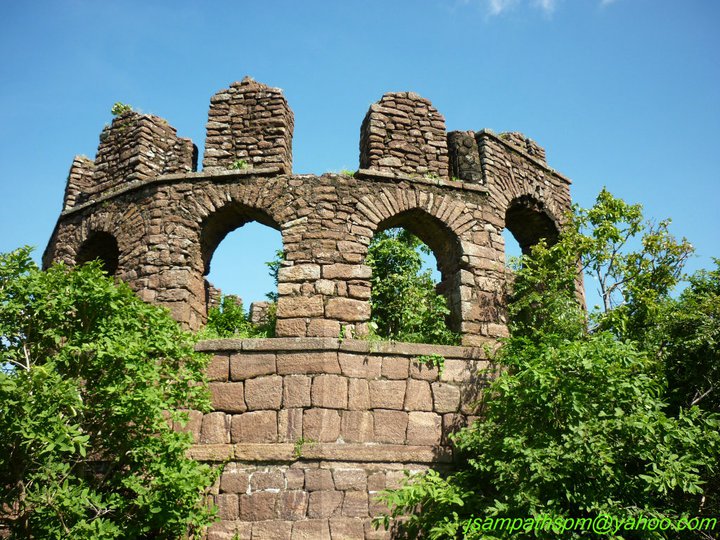 A Bastion , Ramagiri fort © Wikipedia