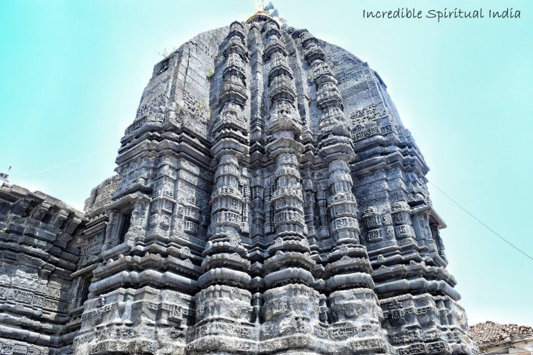 Intricate details on the Vimana, Jainath Temple © Krishna Chaitanya Chandolu