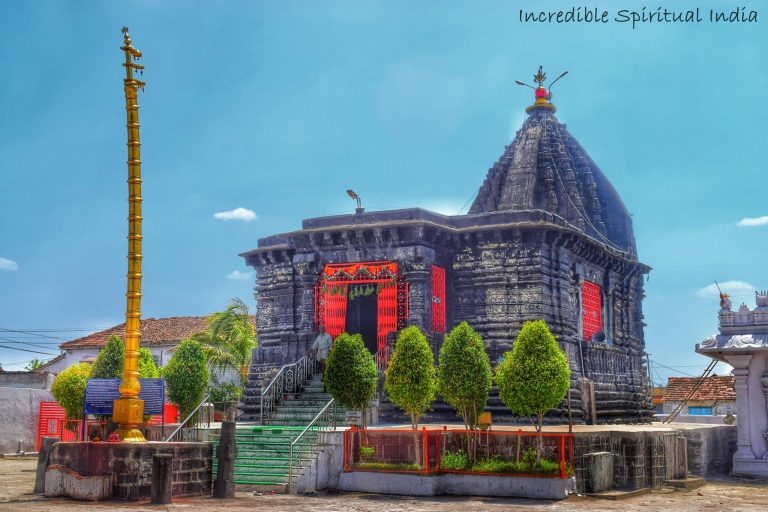 Front view showing the entrance and the mandapam with vimanam at the back, Jainath Temple © Krishna Chaitanya Chandolu