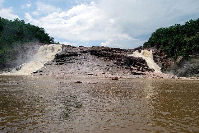 Landscape view of the Kuntala Falls. © Telangana Tourism